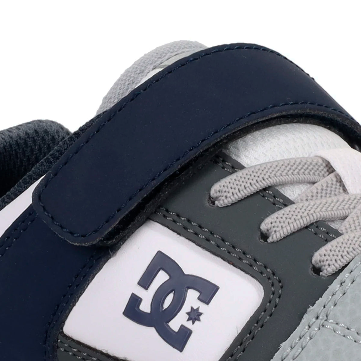 TENIS DC SHOES MANTECA 4 V JUVENIL COLOR BLANCO