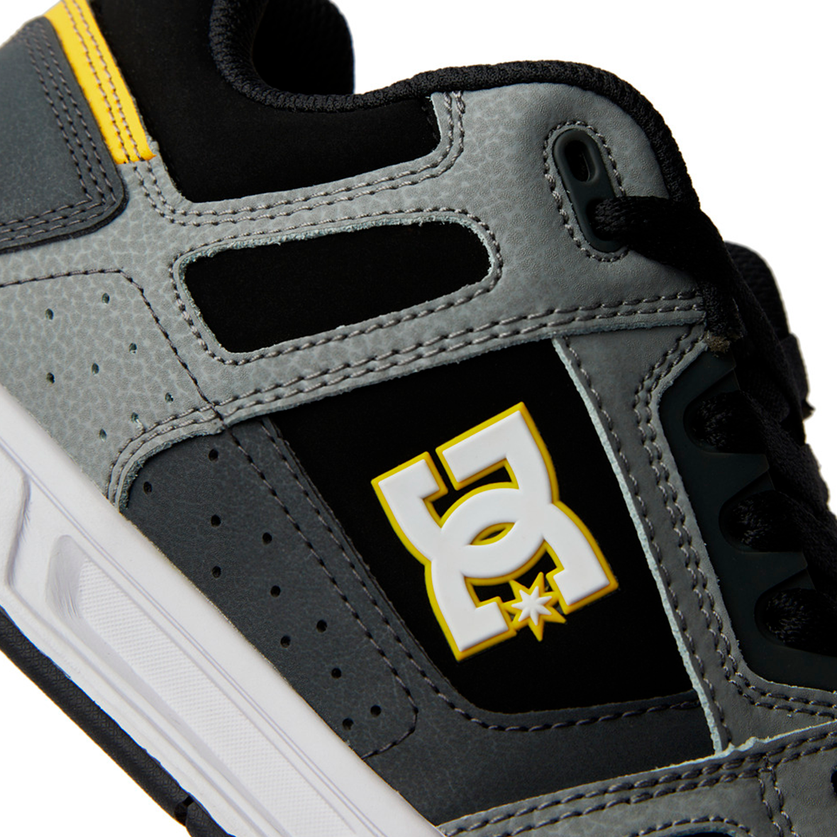 TENIS DC SHOES PARA CABALLERO COLOR GRIS NEGRO AMARILLO