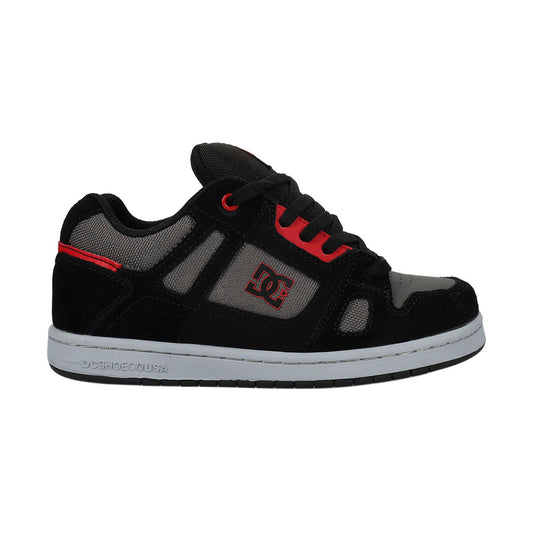 TENIS DC SHOES STAG JUVENIL COLOR NEGRO GRIS ROJO